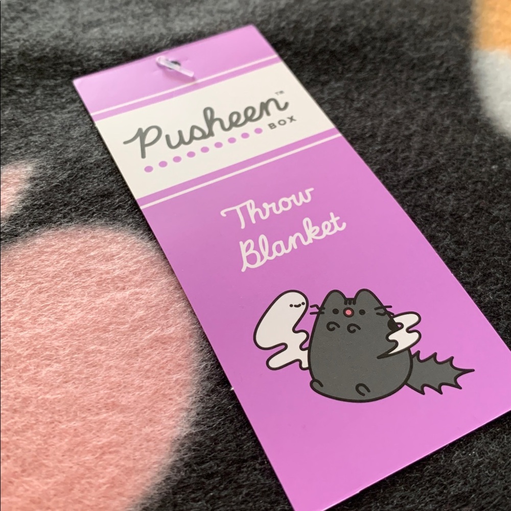 Pusheen Box Halloween Throw Blanket - Picture 6 of 8
